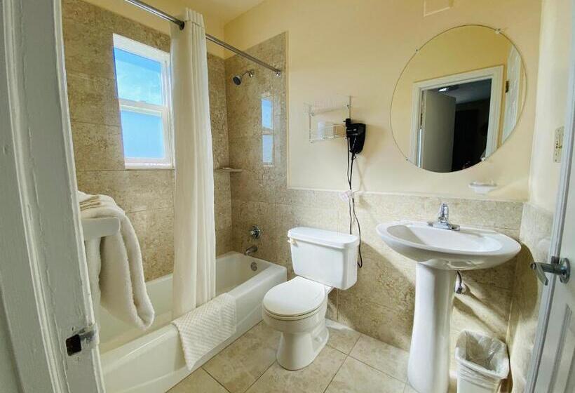 Отель A 1 A Super Inn