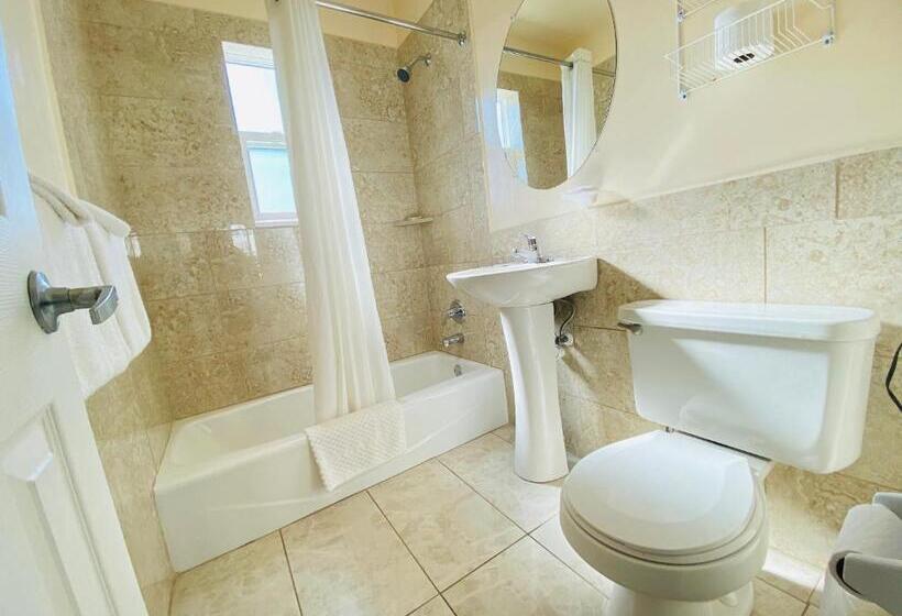 Отель A 1 A Super Inn