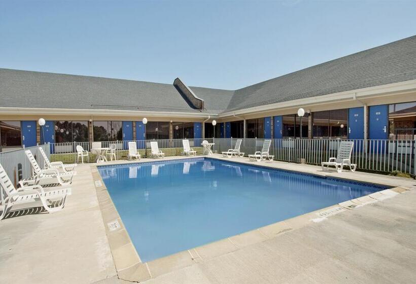 ホテル Americas Best Value Inn Forest