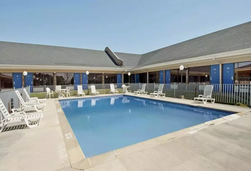 Отель Americas Best Value Inn Forest