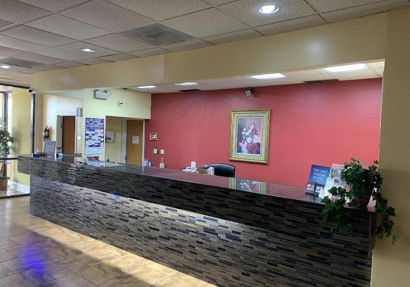 ホテル Americas Best Value Inn Forest