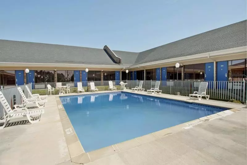 Отель Americas Best Value Inn Forest