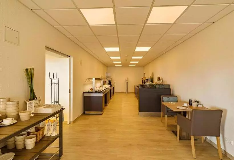 Отель Beachside