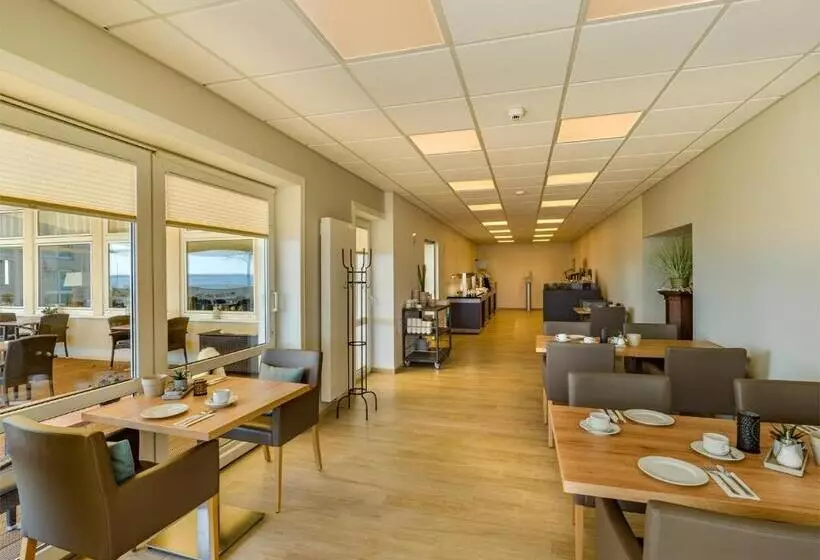 Отель Beachside