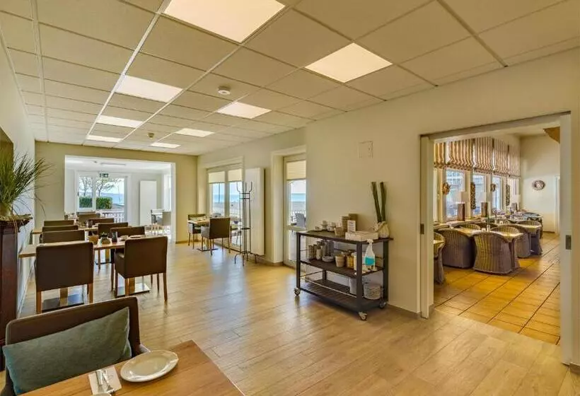 Отель Beachside