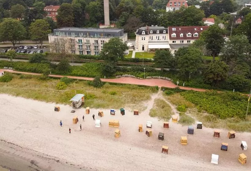 Отель Beachside