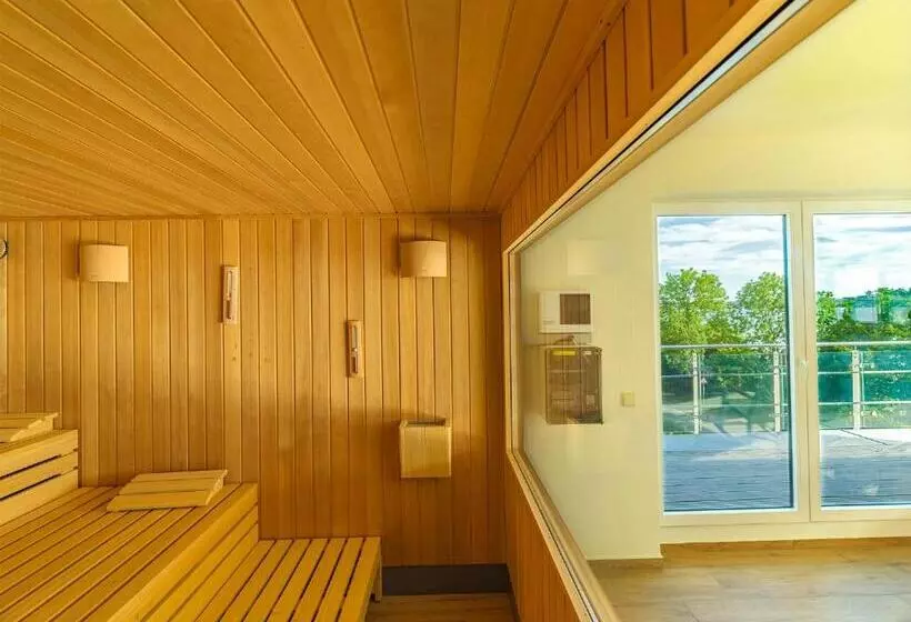 Отель Beachside