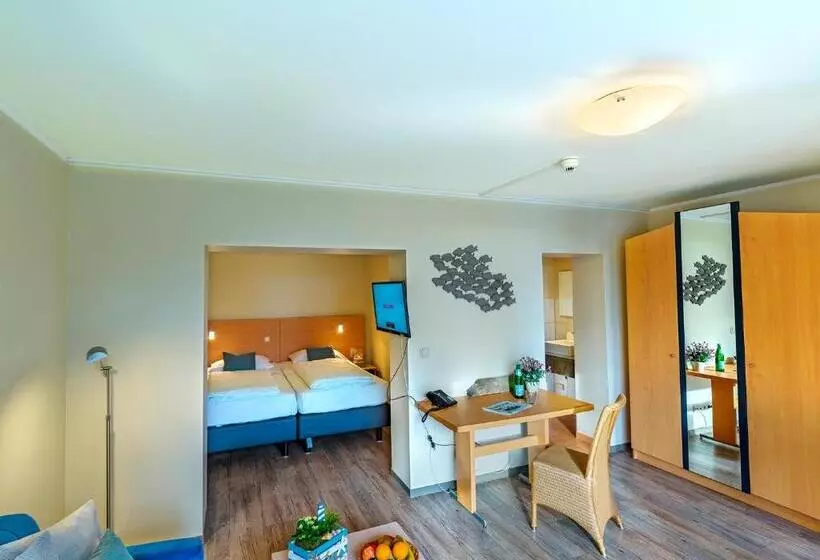 Отель Beachside