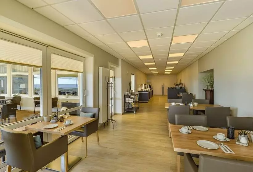 Отель Beachside