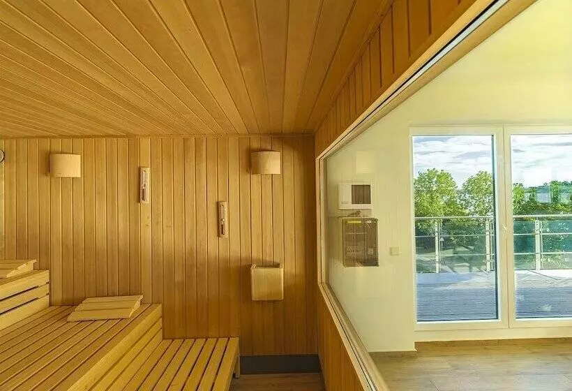 Отель Beachside