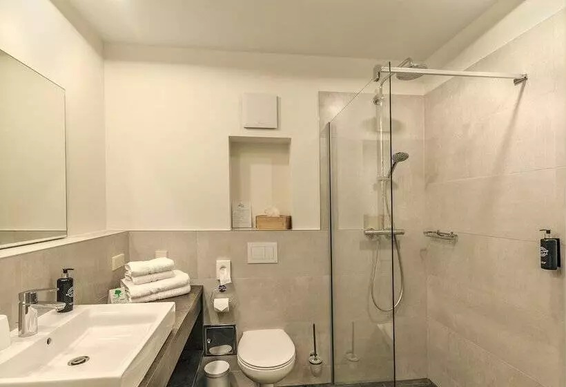 Отель Beachside