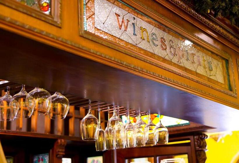 ホテル Bellevue Esztergom