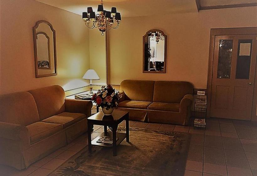 Отель Columbus Inn & Suites