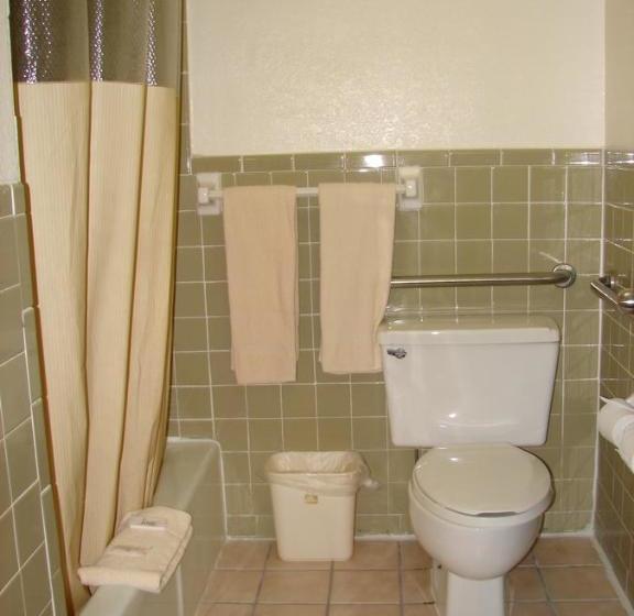 Отель Columbus Inn & Suites