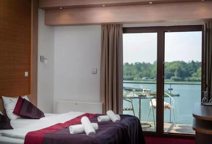 Отель Corvus Aqua