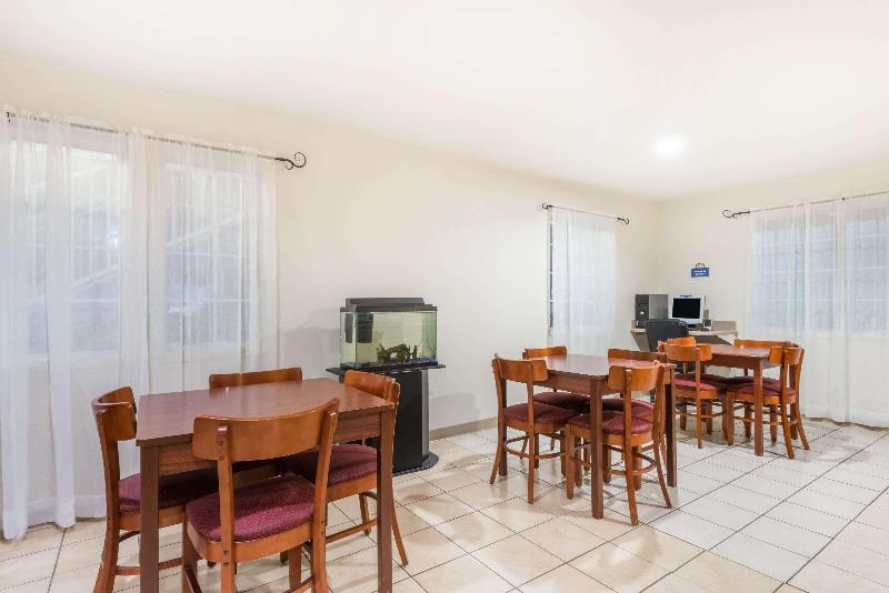 בית מלון כפרי Days Inn By Wyndham Andover