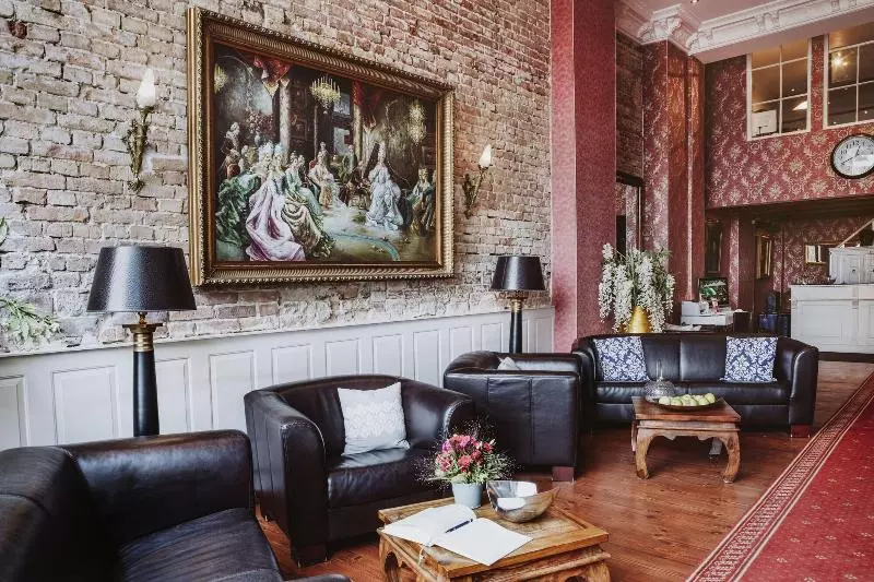 هتل The Gate Garden