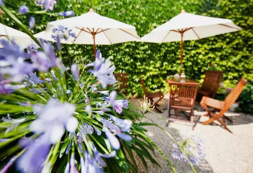 هتل The Gate Garden