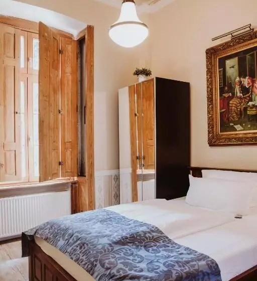 هتل The Gate Garden