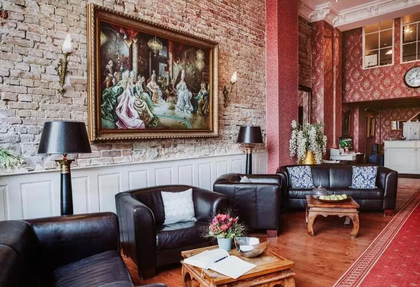 هتل The Gate Garden