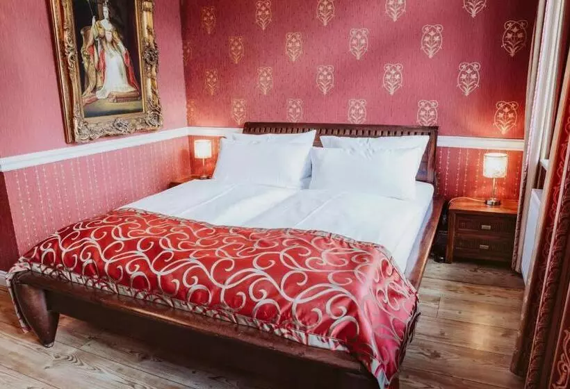 هتل The Gate Garden