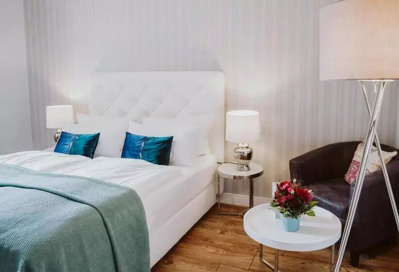 هتل The Gate Garden