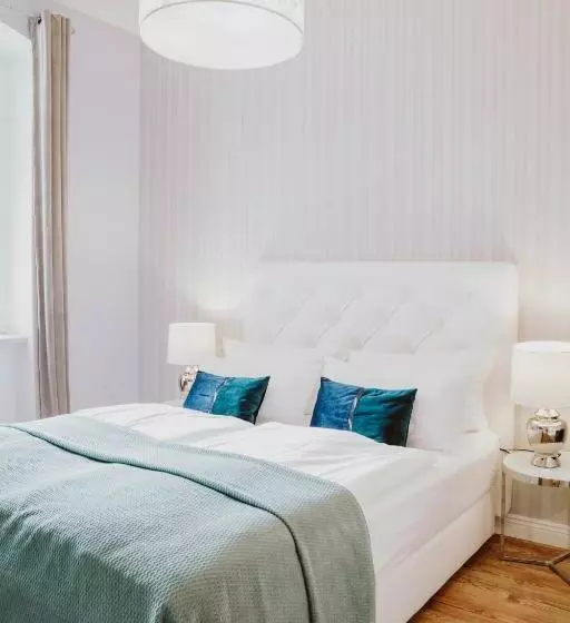 هتل The Gate Garden