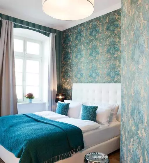 هتل The Gate Garden