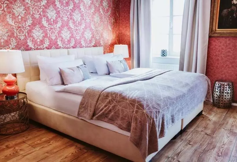 هتل The Gate Garden