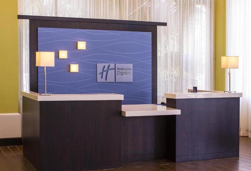호텔 Holiday Inn Express And Suites New Orleans Airport, An Ihg