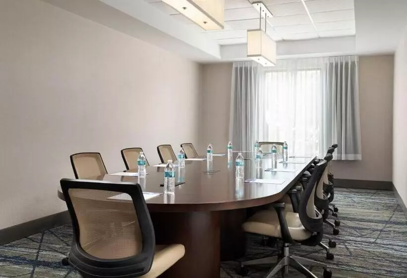 호텔 Holiday Inn Express And Suites New Orleans Airport, An Ihg