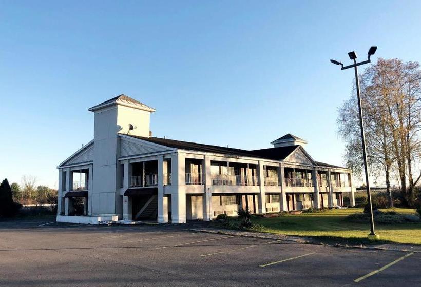 בית מלון כפרי Red Carpet Inn Coxsackie