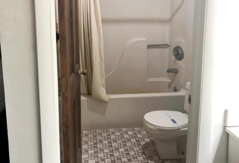 בית מלון כפרי Red Carpet Inn Coxsackie