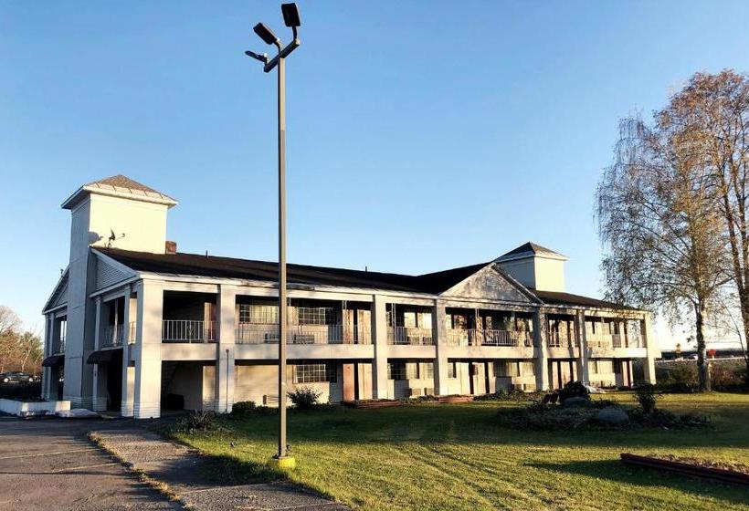 בית מלון כפרי Red Carpet Inn Coxsackie