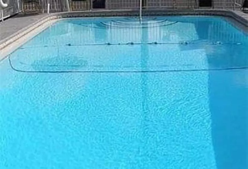 Hotel Red Carpet Inn Starke