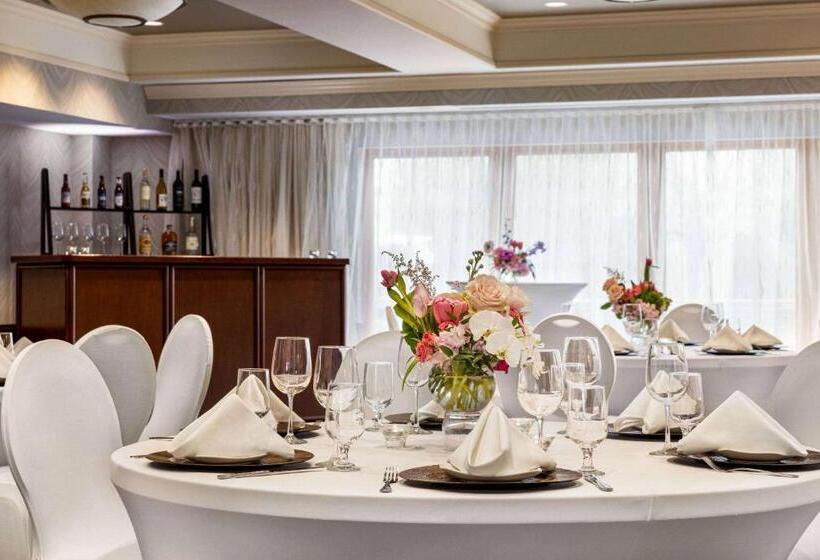 Viana Hotel And Spa, Trademark Collection By Wyndham