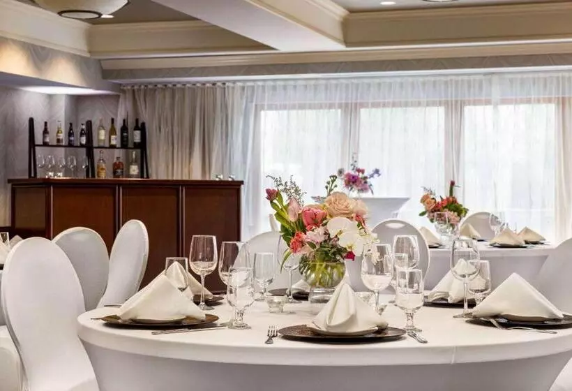 Viana Hotel And Spa, Trademark Collection By Wyndham