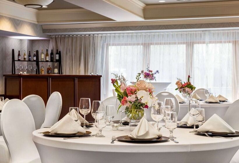 Viana Hotel And Spa, Trademark Collection By Wyndham