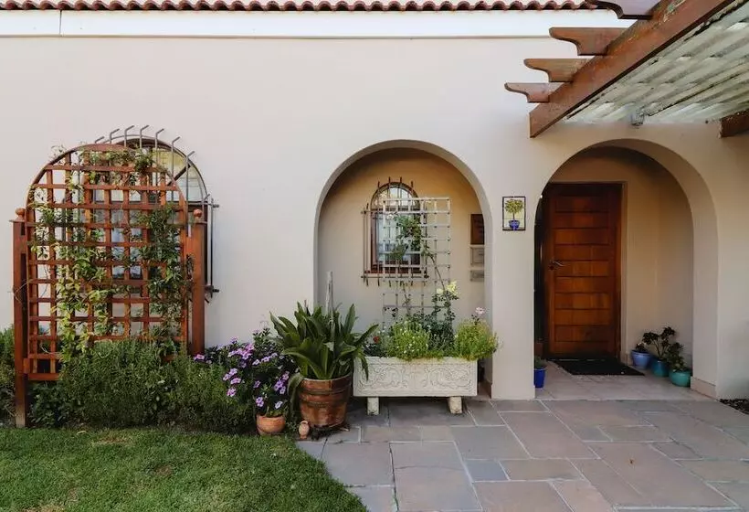 بنسيون A Tuscan Villa Guest House