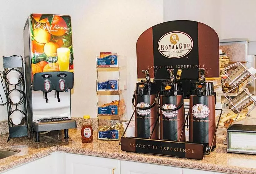 פנסיון Fairbridge Inn & Suites Dupont