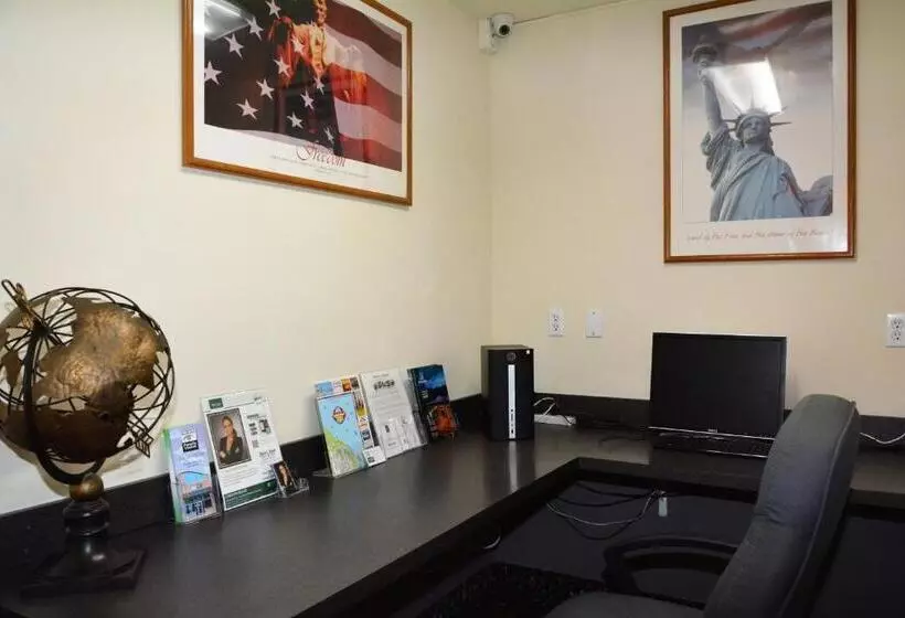 פנסיון Fairbridge Inn & Suites Dupont