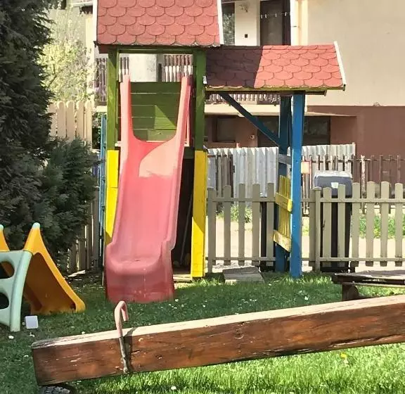 ペンション Kis Szárcsa Vendégház