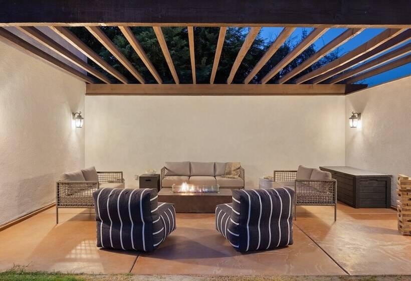 Starlight Estate By Avantstay 26 People Architectual Mansion W Pool Tennis Court Game Room