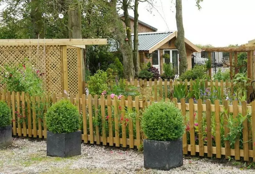 Stunning 2 Bedroom Log Cabin