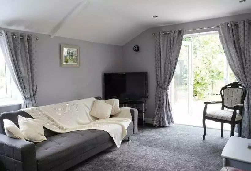 Stunning 2 Bedroom Log Cabin