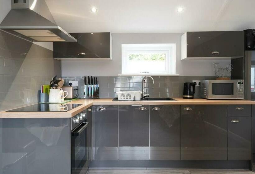 Stunning 2 Bedroom Log Cabin