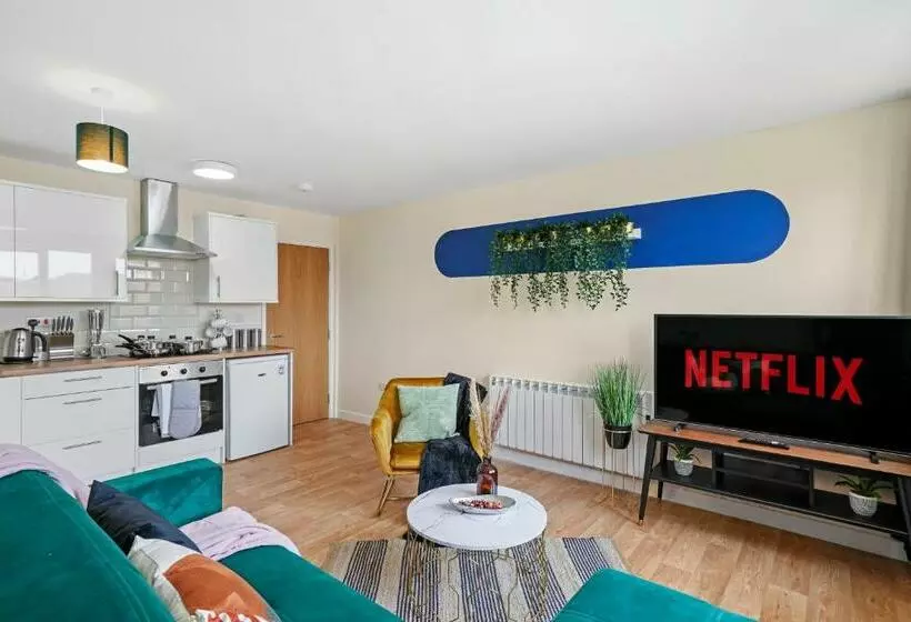 30 Percent Off! Modern And Stylish Gem Of Southampton