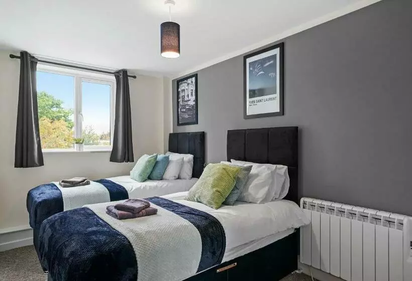 30 Percent Off! Modern And Stylish Gem Of Southampton