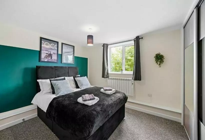 30 Percent Off! Modern And Stylish Gem Of Southampton