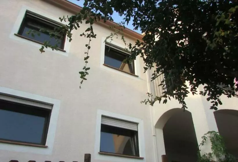 Cosy Apartment With Swimming Pool And Spacious Private Terrace